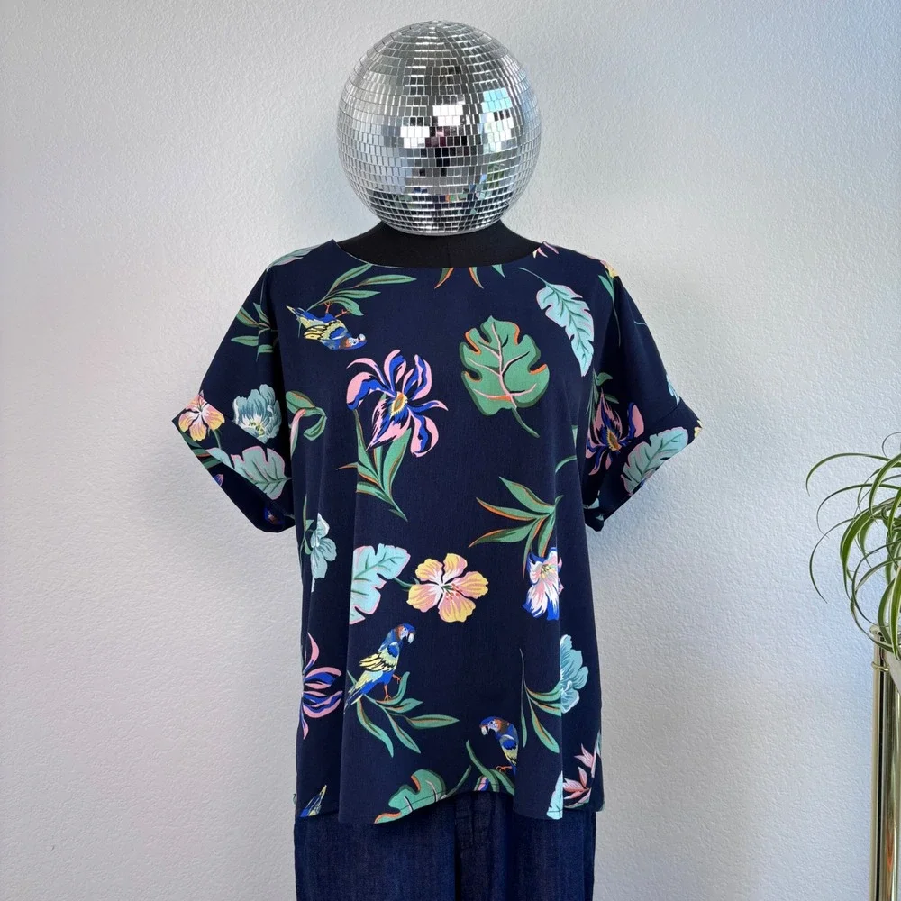 MELLO DAY Tropical Floral Print Blouse, Size Medium, Navy Blue Short Sleeve‎ Top - Picture 2 of 16